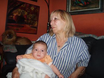 YO EN BRAZOS DE MI ABUELA.